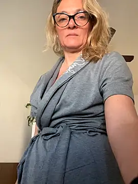 Snapshot of na1801 chatting on 11/09/25, 01:15 na1801 online show from 11/09/25, 01:15