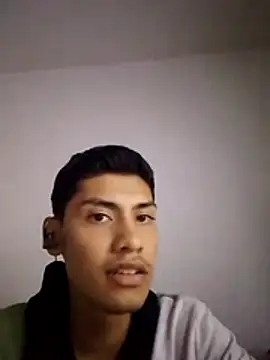 aispuro8505 online show from 11/30/25, 06:36