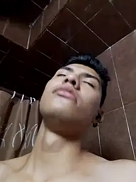 aispuro8505 online show from 11/22/25, 05:34