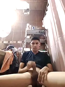 aispuro8505 online show from 09/19/25, 06:39