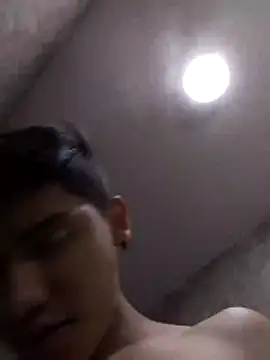 aispuro8505 online show from 10/22/25, 02:33