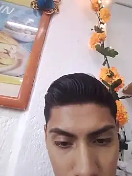 aispuro8505 online show from 10/15/25, 11:02