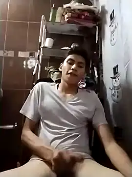 aispuro8505 online show from 12/15/25, 07:25