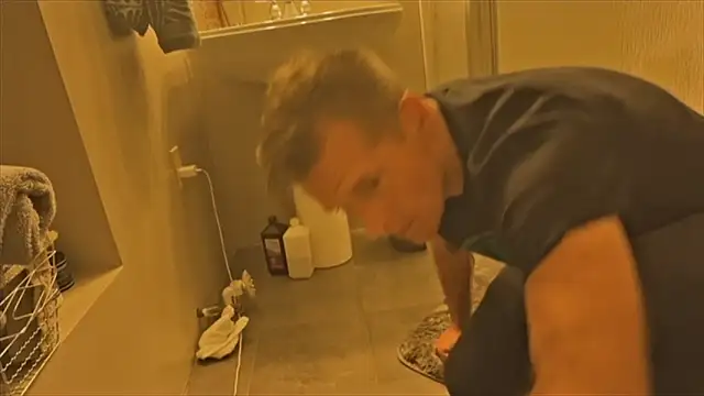 DILFiGuess11 online show from 10/23/25, 02:21