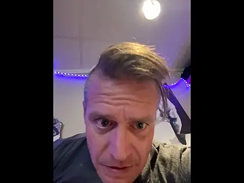 DILFiGuess11 online show from 05/21/26, 08:12