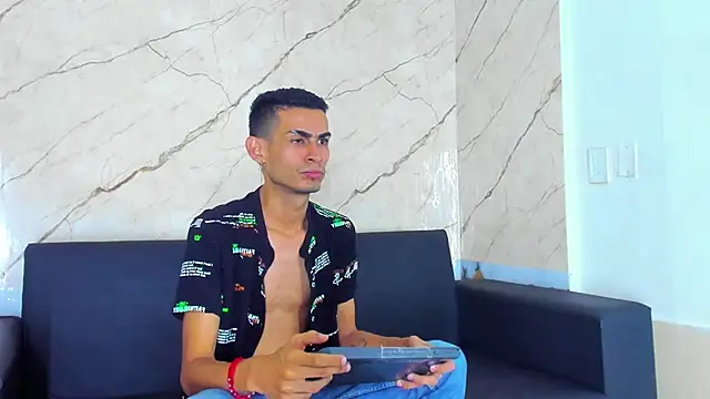 Golldens Dreamss online show from 10/17/25, 08:54