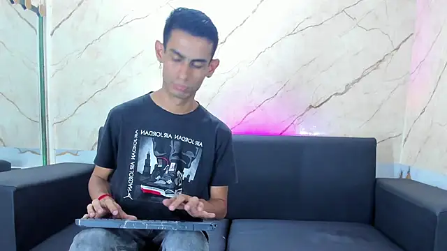 Golldens Dreamss online show from 09/18/25, 04:04