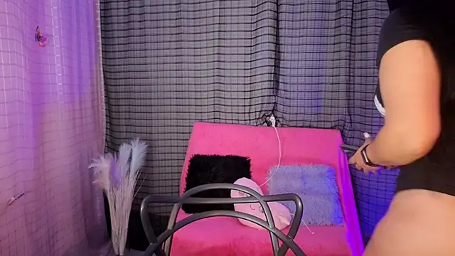 Kayleemorales online show from 01/12/26, 05:42