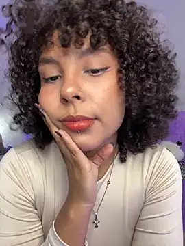 Snapshot of ViolettaMiller_ chatting on 10/07/25, 03:07 ViolettaMiller online show from 10/07/25, 03:07