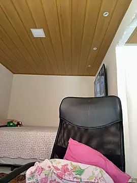 larajuli online show from 02/18/26, 02:02