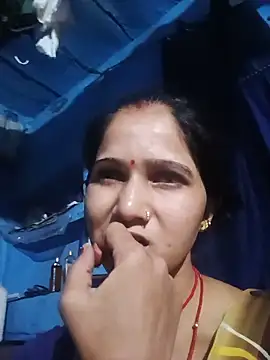 Snapshot of Jooli_xx chatting on 05/19/26, 02:35 Jooli xx online show from 05/19/26, 02:35