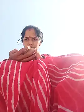 Jooli xx online show from 11/17/25, 05:00