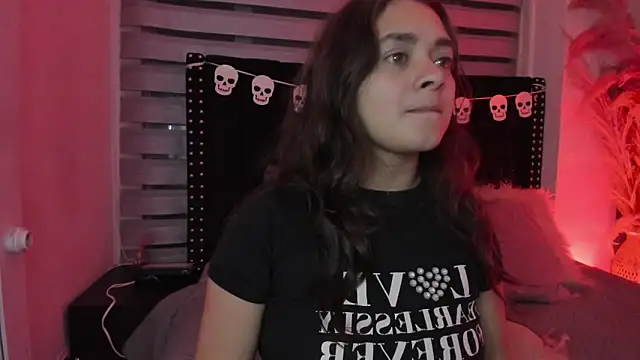 Snapshot of ambar_69_ chatting on 10/25/25, 04:44 ambar 69 online show from 10/25/25, 04:44