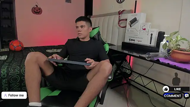 Snapshot of Jack_castell chatting on 09/30/25, 11:38 Jack castell online show from 09/30/25, 11:38