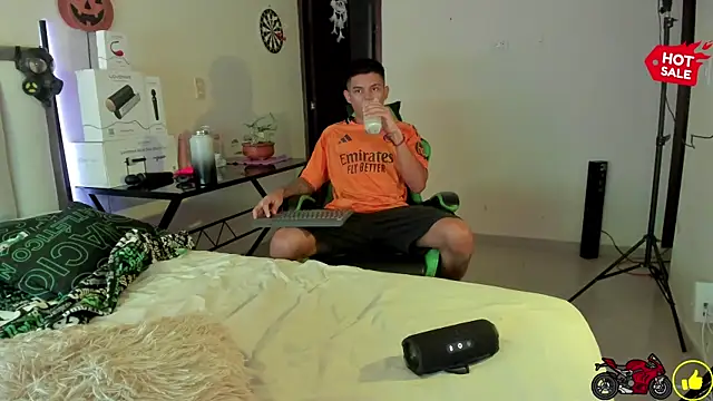 Snapshot of Jack_castell chatting on 10/16/25, 02:36 Jack castell online show from 10/16/25, 02:36