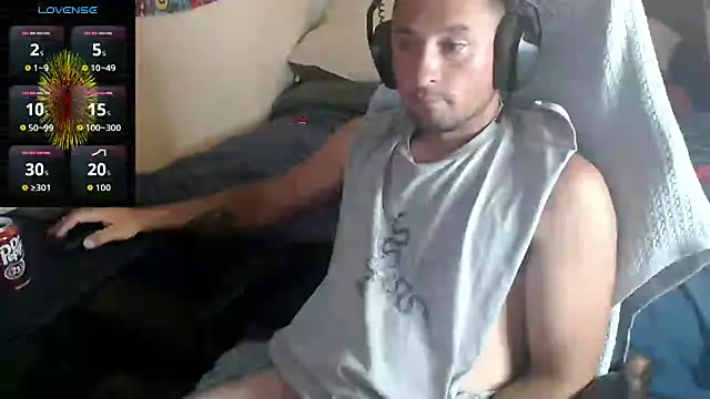 Snapshot of YoBlezz chatting on 07/13/26, 04:23 YoBlezz online show from 07/13/26, 04:23