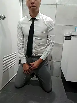 lovewhite222 online show from 10/24/25, 05:28