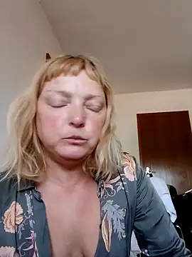 LiluLiluLilu online show from 05/25/26, 01:32