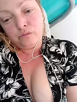 LiluLiluLilu online show from 04/30/26, 08:32