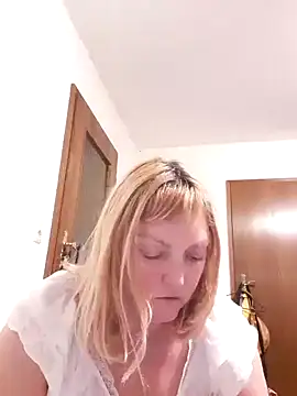 LiluLiluLilu online show from 10/24/25, 11:37