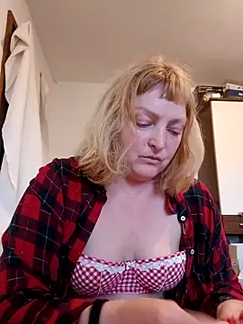 LiluLiluLilu online show from 04/18/26, 05:48