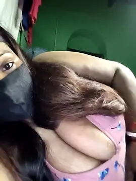 V-hot-swiet online show from 10/29/25, 11:25