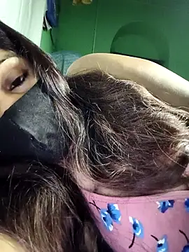 V-hot-swiet online show from 10/28/25, 12:11