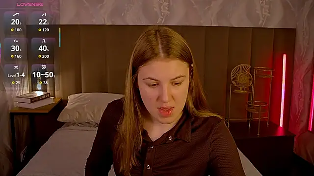 Snapshot of MelanieHenders chatting on 10/12/25, 05:31 MelanieHenders online show from 10/12/25, 05:31