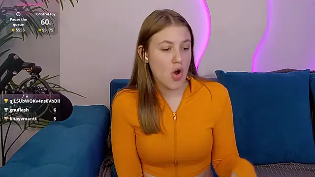 Snapshot of MelanieHenders chatting on 09/14/25, 05:46 MelanieHenders online show from 09/14/25, 05:46