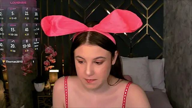 Snapshot of MelanieHenders chatting on 11/17/25, 05:55 MelanieHenders online show from 11/17/25, 05:55