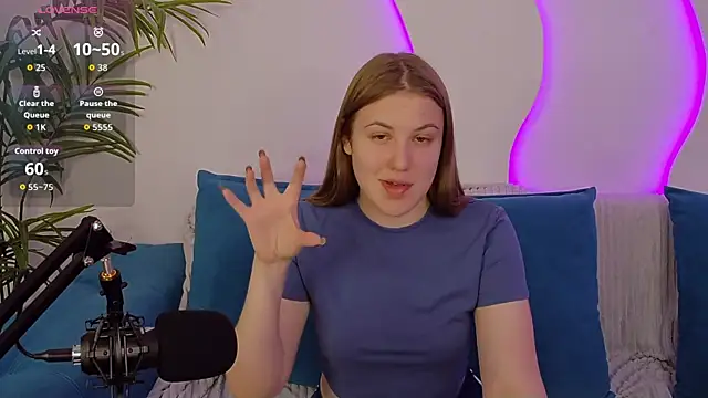 Snapshot of MelanieHenders chatting on 09/25/25, 10:32 MelanieHenders online show from 09/25/25, 10:32