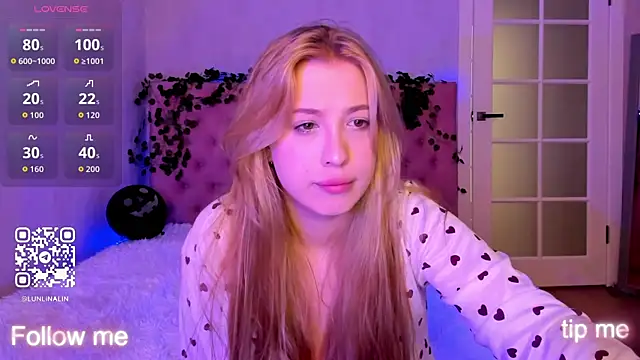 Snapshot of LightStar_18 chatting on 11/09/25, 09:02 LightStar 18 online show from 11/09/25, 09:02