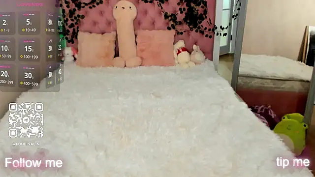 Snapshot of LightStar_18 chatting on 11/21/25, 04:06 LightStar 18 online show from 11/21/25, 04:06