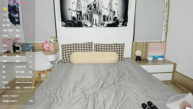 Snapshot of gabby_little chatting on 02/28/26, 05:56 gabby little online show from 02/28/26, 05:56