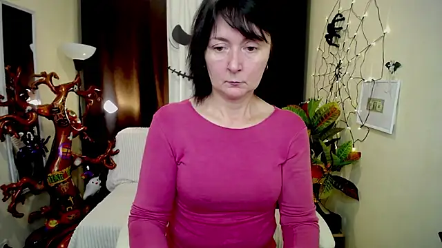 VivianGuchih online show from 10/11/25, 06:03