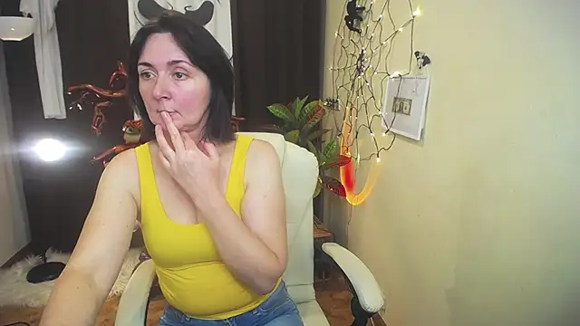 VivianGuchih online show from 10/18/25, 11:56