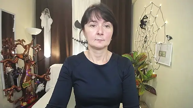 VivianGuchih online show from 10/12/25, 06:26