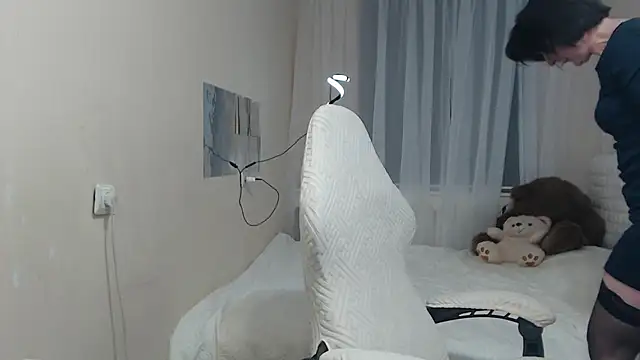 VivianGuchih online show from 11/15/25, 12:53