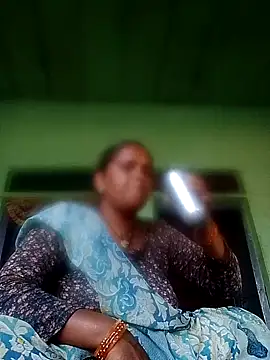 Snapshot of Ishwariya_Hatwal chatting on 10/05/25, 02:13 Ishwariya Hatwal online show from 10/05/25, 02:13
