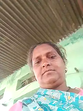 Snapshot of Ishwariya_Hatwal chatting on 10/10/25, 03:07 Ishwariya Hatwal online show from 10/10/25, 03:07