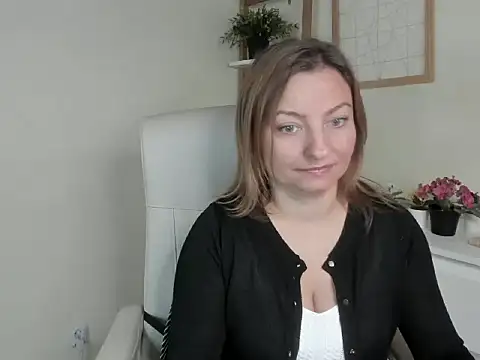 angelaSamt online show from 09/18/25, 05:43