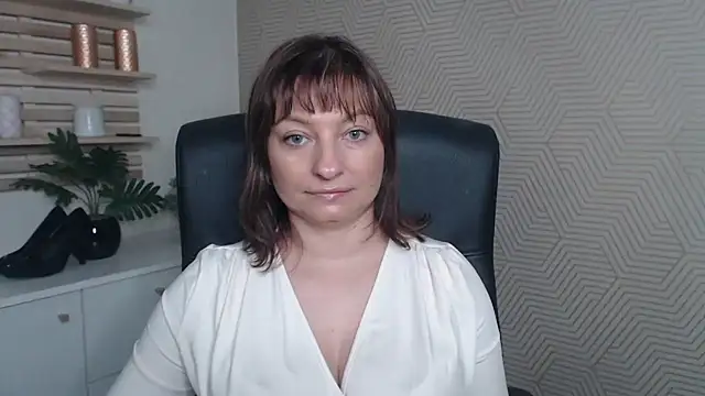 angelaSamt online show from 12/15/25, 06:52