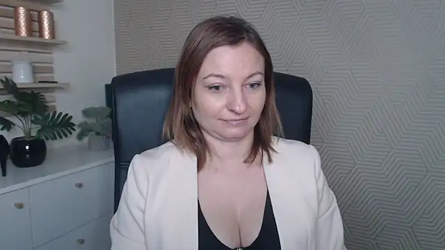 angelaSamt online show from 11/17/25, 06:39