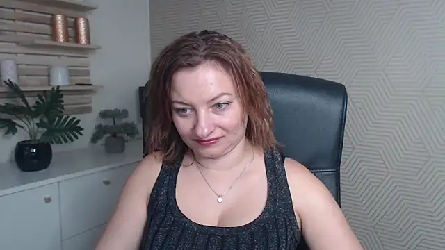 angelaSamt online show from 10/31/25, 06:43