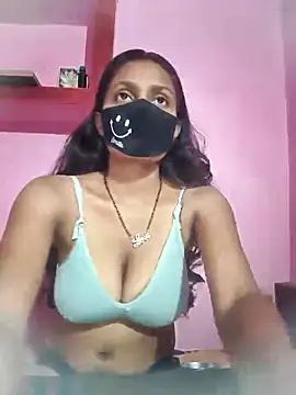 posewith online show from 10/31/25, 08:00