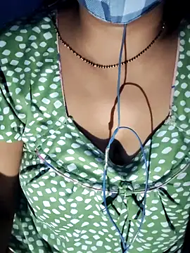 Snapshot of Alina-khan chatting on 05/07/26, 06:11 Alina-khan online show from 05/07/26, 06:11