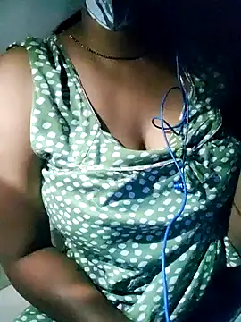 Snapshot of Alina-khan chatting on 04/21/26, 06:47 Alina-khan online show from 04/21/26, 06:47