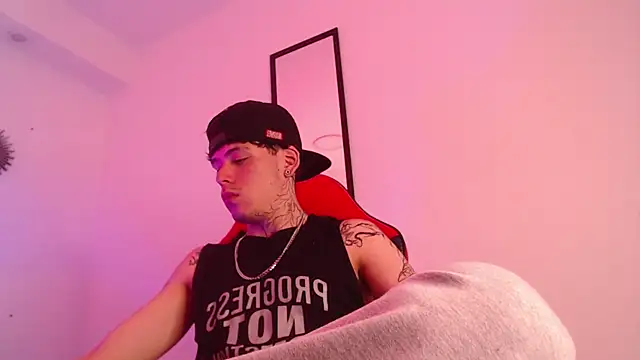 Anhonymus  online show from 09/30/25, 04:18