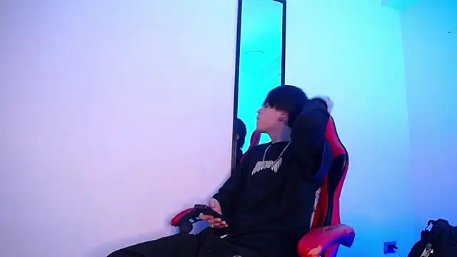 Anhonymus  online show from 11/30/25, 04:46