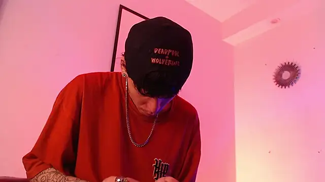 Anhonymus  online show from 10/05/25, 04:03